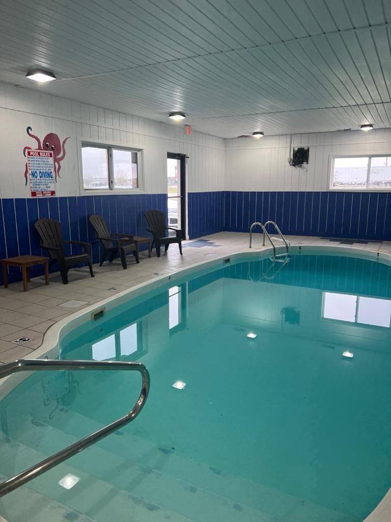 ホテル Ramada By Wyndham エフィングハム エクステリア 写真